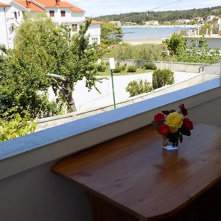 Apartment 25