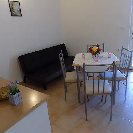 25 Apartment Lopar